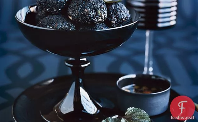 Palline di salmone al sesamo nero