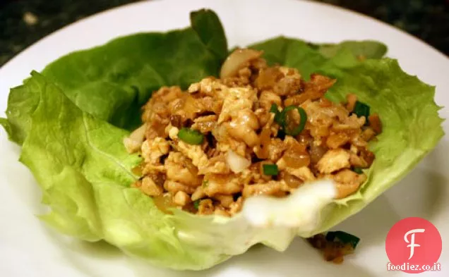Cena stasera: pollo tritato in tazze di lattuga