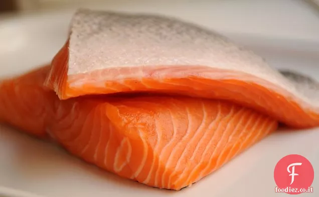 Salmone scottato con cannella e peperoncino in polvere