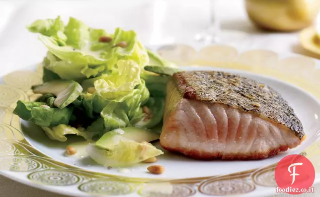 Salmone croccante con insalata di avocado