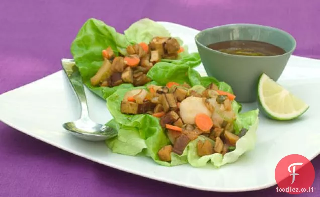 Involucri di lattuga di tofu salati