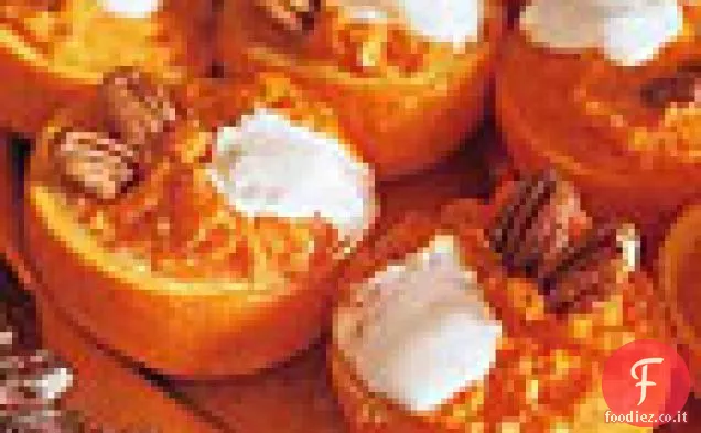 Purè di patate in tazze arancioni