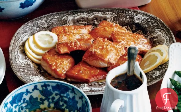 Salmone fritto in padella con vinaigrette agli agrumi