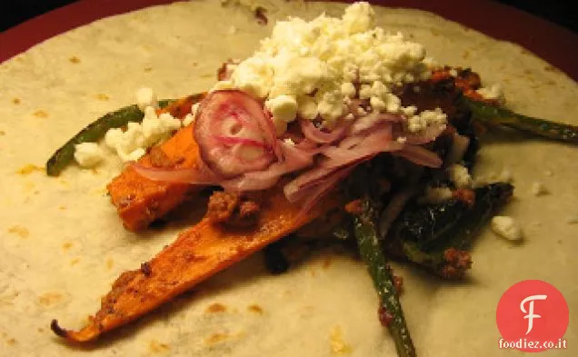 Chorizo, Poblano e Yam Fajitas con cipolle rosse marinate al lime