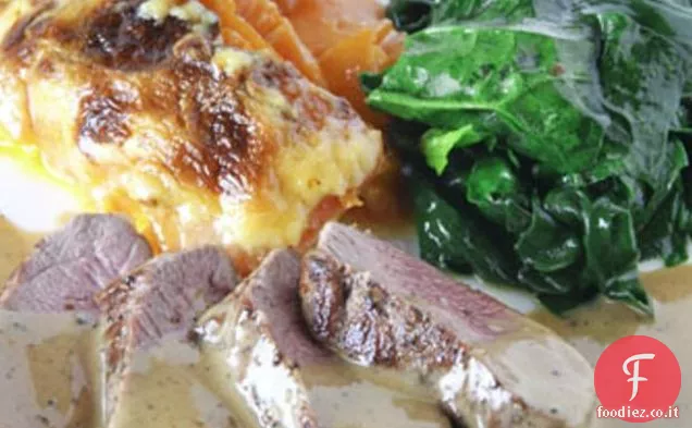 Lombata di agnello, senape di Digione e salsa di pepe e gratin di Kumara