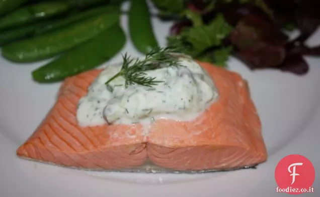 Salmone selvatico in camicia agli agrumi con salsa di cetriolo e yogurt