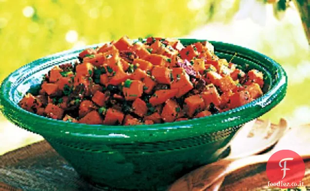Insalata di patate dolci con condimento arancio-acero