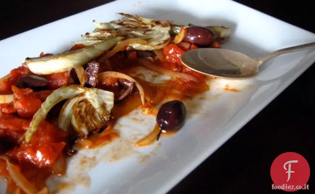 Finocchio saltato con pomodori e olive