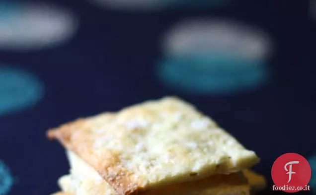 Cracker di saltine al rosmarino fatti in casa