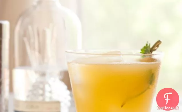 Cocktail di Ananas Coriandolo Serrano