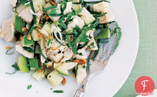 Insalata di pollo con mela e basilico