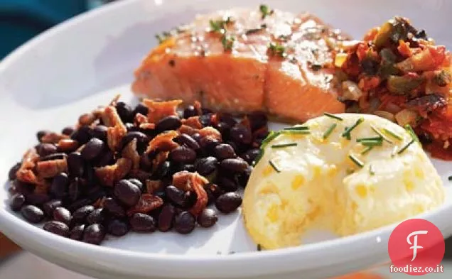 Salmone alla griglia con salsa di pomodoro carbonizzato