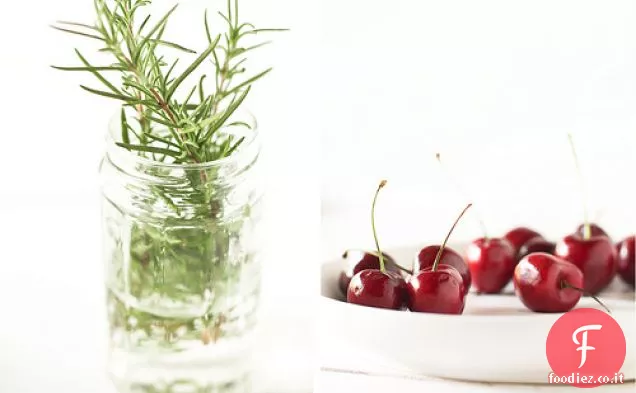 Focaccine alla ciliegia e rosmarino