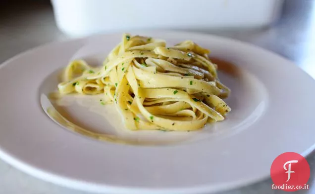 Pasta burrosa al limone e prezzemolo