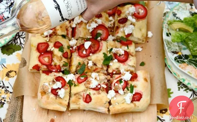 Focaccia Balsamica alla Fragola con Formaggio di Capra e Menta fresca