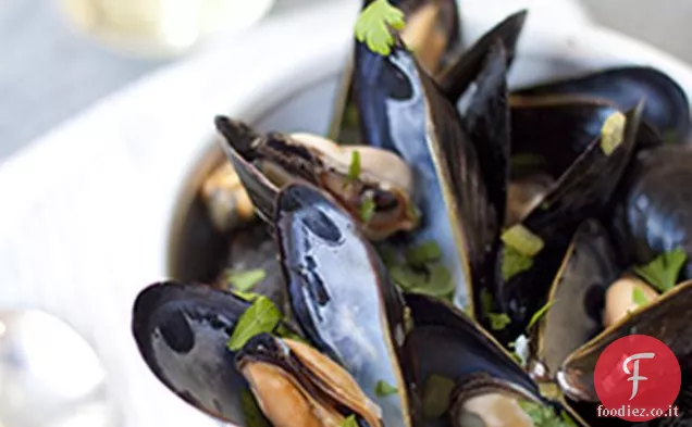 Cozze Con Vino Bianco ed Erbe Aromatiche