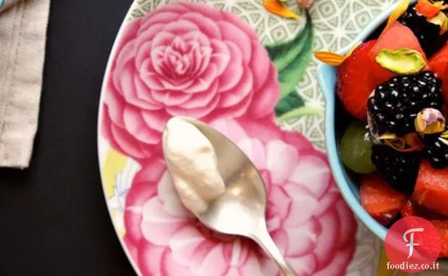 Insalata di frutta al pistacchio all'acqua di Rose