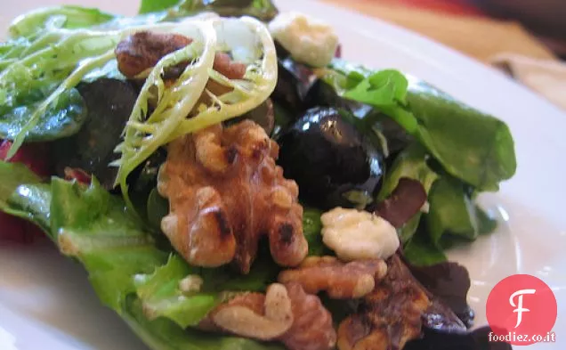 Insalata di noci e uva