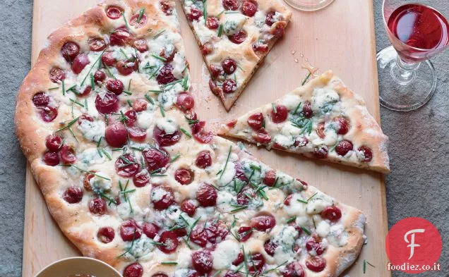 Piadina al Rosmarino con Formaggio Erborinato, Uva e Miele