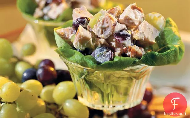 Insalata di pollo con uva e noci pecan