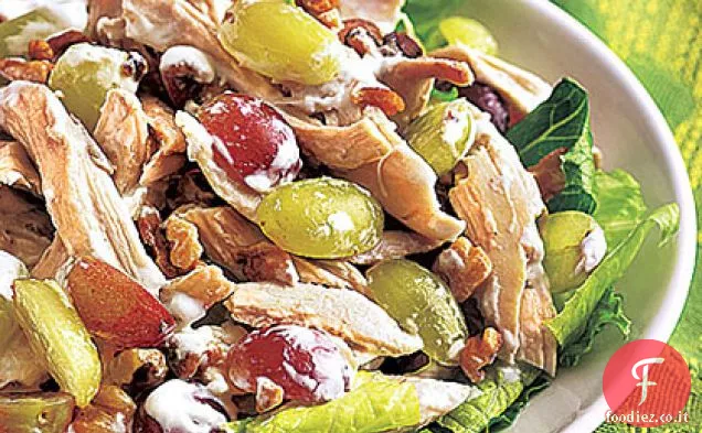 Insalata di pollo, uva e noci