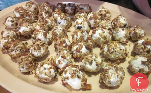Tartufi di formaggio di capra, uva e noci pecan