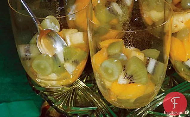 Tazza di frutta con sciroppo di lime