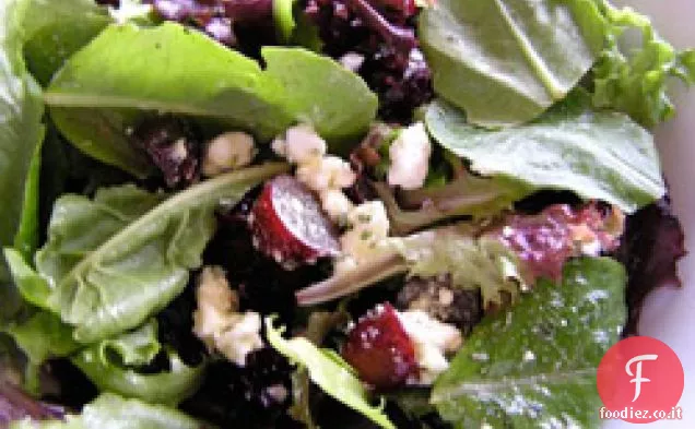 Cena stasera: Insalata di uva e feta con rosmarino