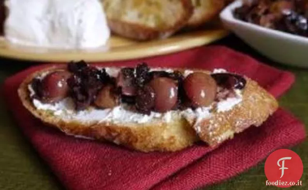 Crostini di Oliva e Uva Tostati