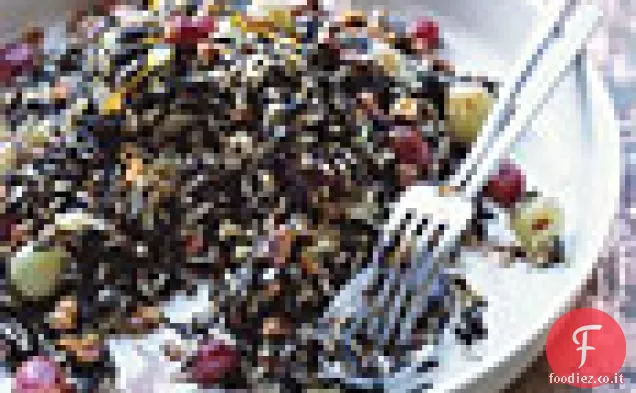 Condimento di Riso selvatico con Uva tostata e Noci