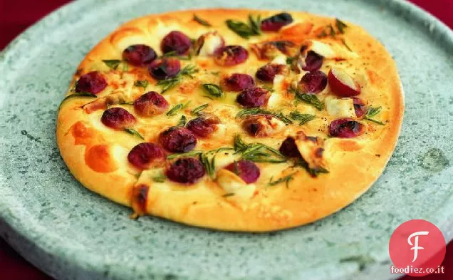 Pizza all'Uva Rossa con Miele, Rosmarino e Pecorino