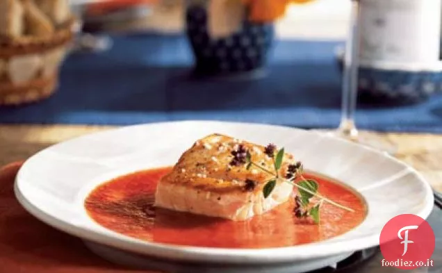 Salmone alla griglia con salsa di pomodoro arrosto