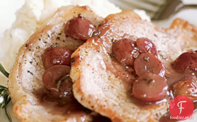 Braciole di maiale saltate con salsa di uva, rosmarino e vino rosso