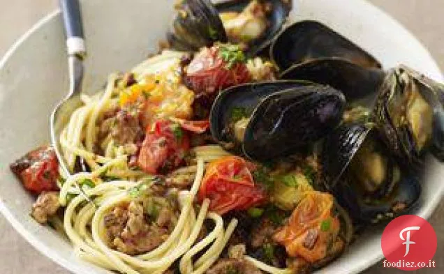 Spaghetti con salsiccia e cozze