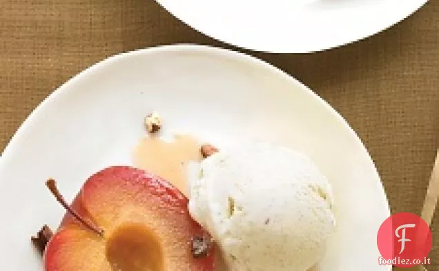 Mele arrostite alla cannella con noci pecan e gelato
