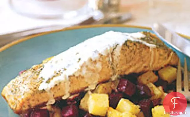 Salmone con crema di rucola e barbabietole brasate di soia