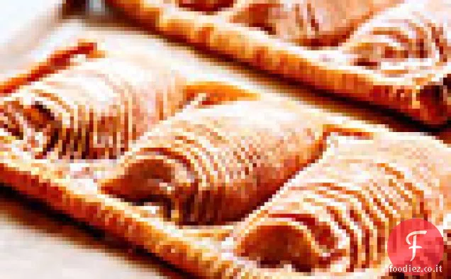 Crostate di Mele con gelato alla vaniglia