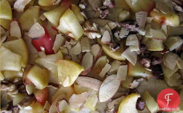 No-impastare il pane tostato di mele e noci