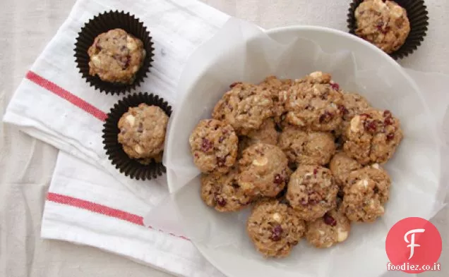 Biscotti di farina d'avena al cioccolato bianco, mirtillo e mela