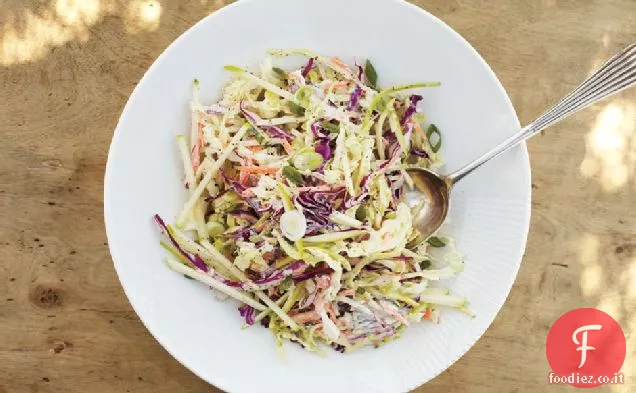 Insalata di cavolo con salsa di mele e yogurt
