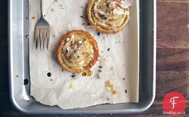 Tartellette di mela e formaggio di capra con Miele di Timo