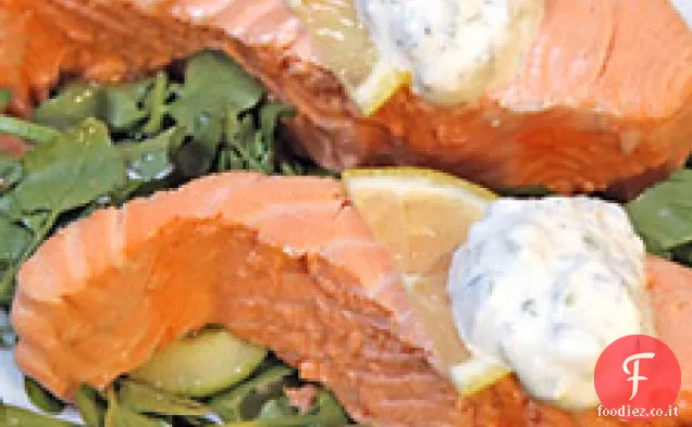 Salmone in camicia con salsa di erbe limone-cappero