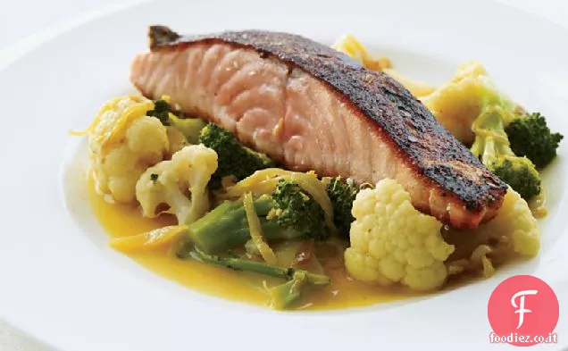 Salmone con verdure di zenzero e curcuma