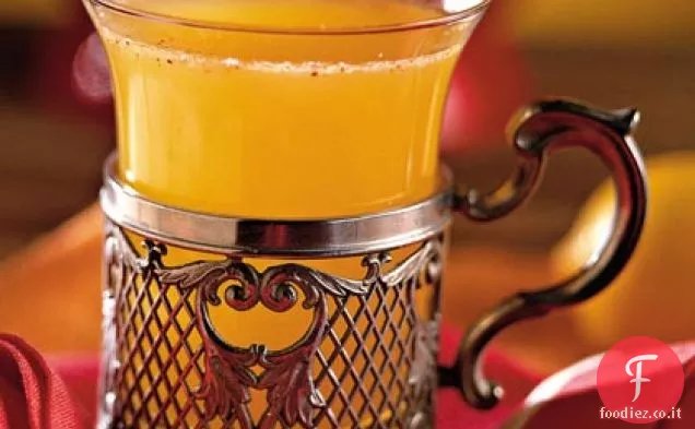 Sipper di sidro di albicocche e mele