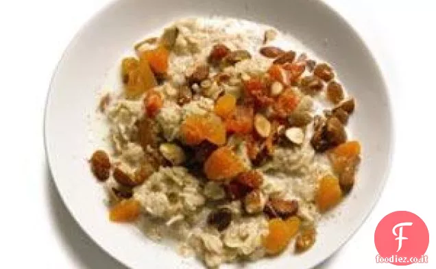 Farina d'avena con albicocche e uvetta