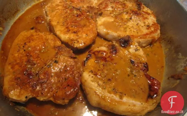 Braciole di maiale con salsa Bourbon all'albicocca fiammeggiante