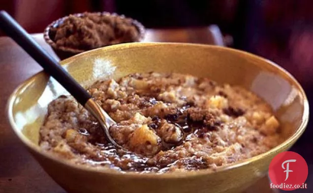 Cereali a cinque grani con albicocche, mele e banane