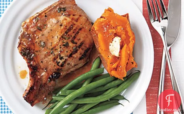 Braciole di maiale alla griglia glassate all'albicocca