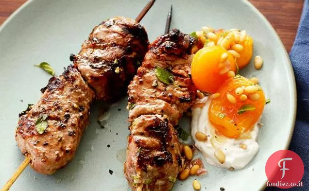 Souvlaki di maiale con albicocche al miele