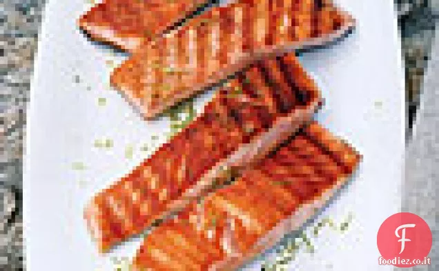 Salmone alla griglia con salsa al burro di lime